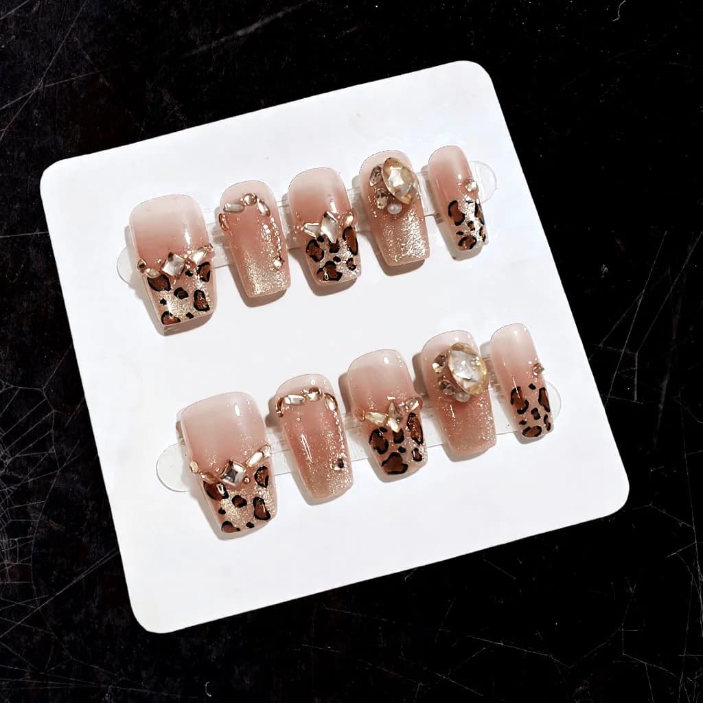 Leopardmønster pålimbare negler med rhinestones og glitter