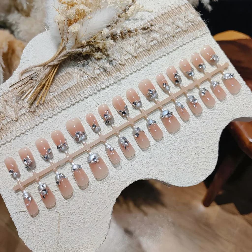 Blå franske spiss kunstige negler med perler og rhinestones