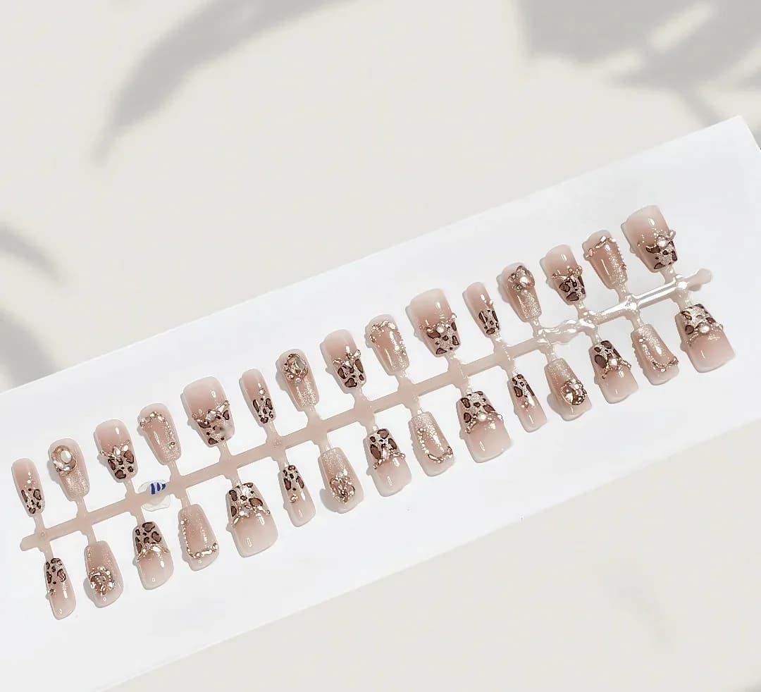 Leopardmønster pålimbare negler med rhinestones og glitter