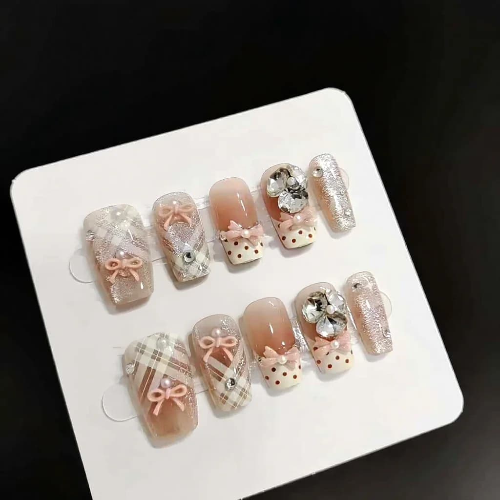 Creamy Lily French Tip Kunstnegler Kattøye Kort Coffin 30 stk