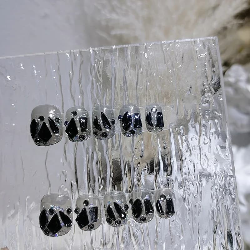 Korte svarte diamant pålimbare negler, gjenbrukbare tips