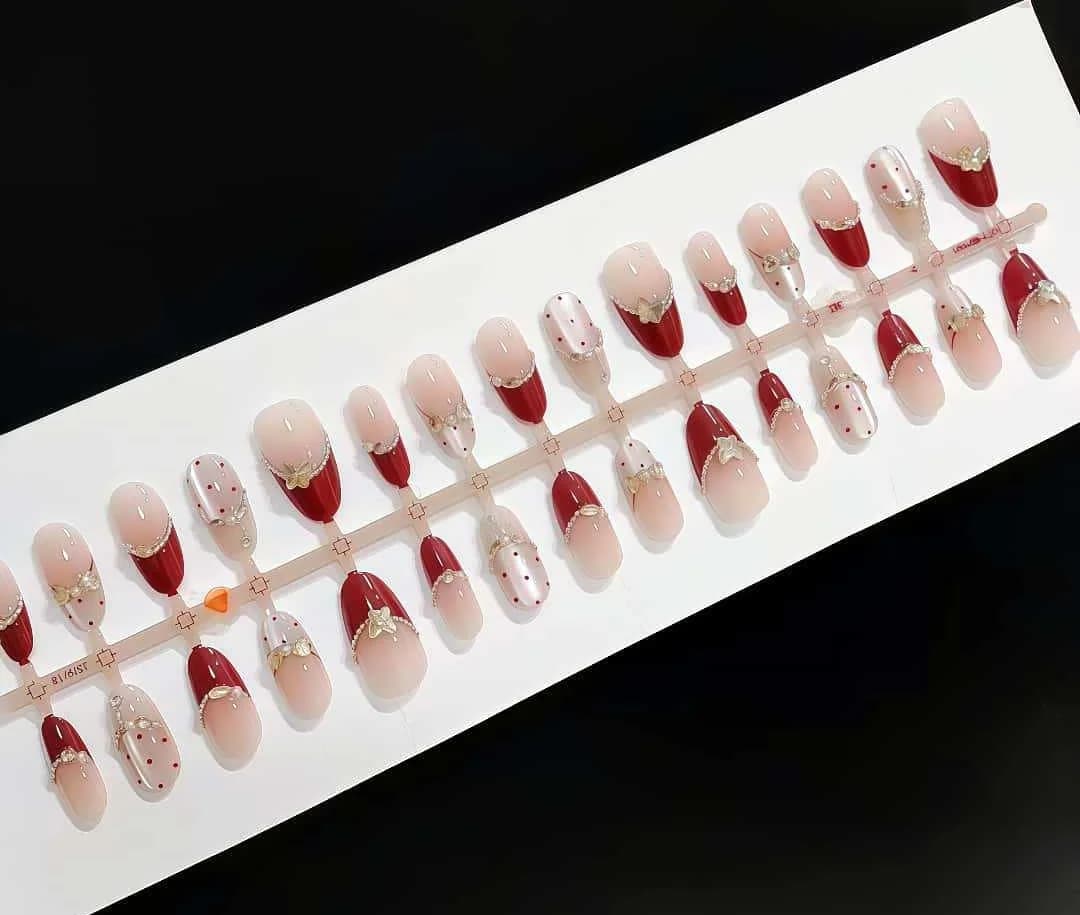 Røde Cat Eye Trykk-på-negler med Rhinestones, Medium Oval