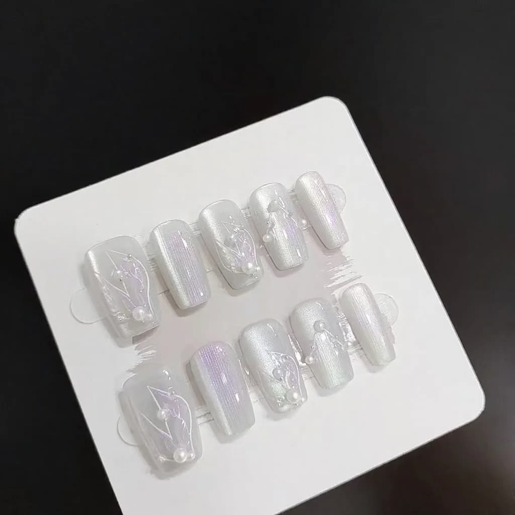 Sølv Hvit Havfrue Cat Eye Kunstige Negler med Perler
