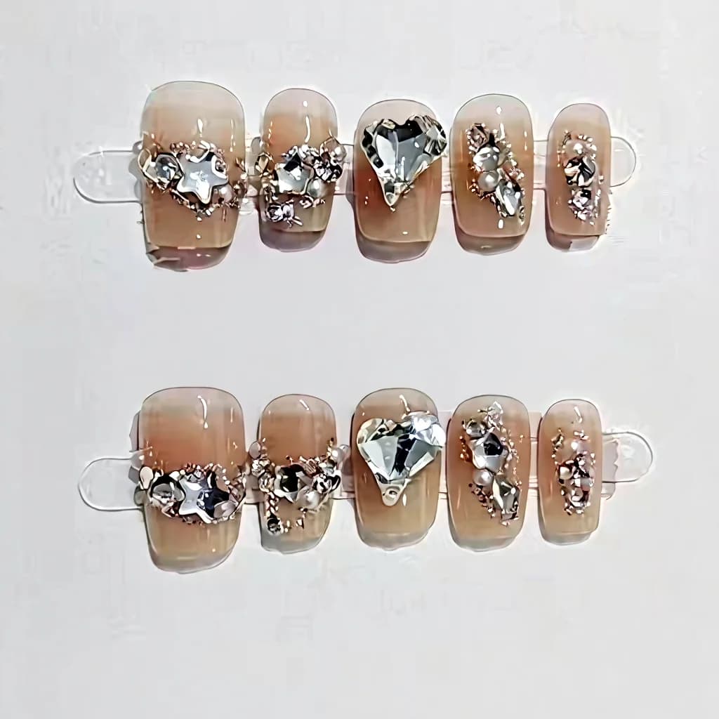 Press-on negler med hjerte-rhinestones, kort firkantet spiss, glitterdesign