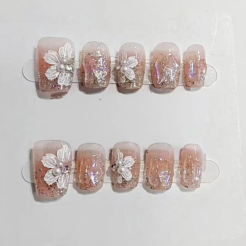 Korte ballerina falske negler med perle- og blomsterdesign
