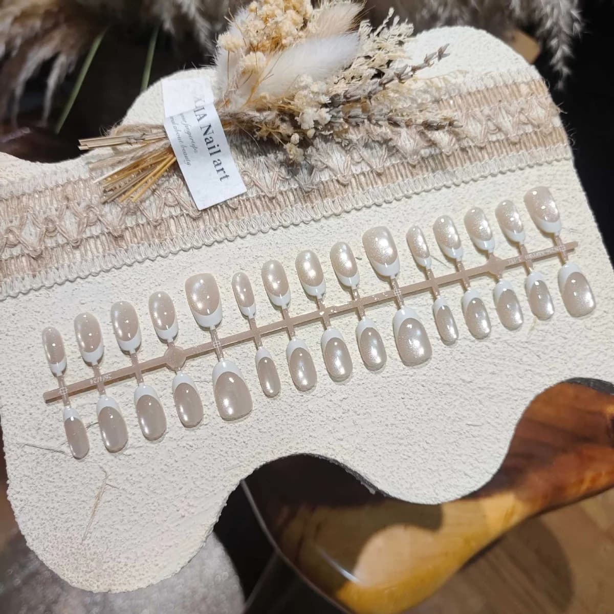 Franske hvite Cat Eye kunstige negler, kort oval, 30 stk