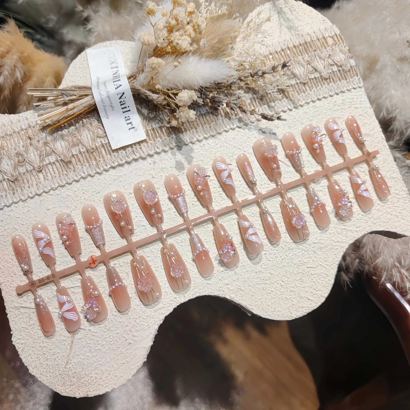 Gullinje rose pålimbare negler med sommerfugl og kattesøyeglitter