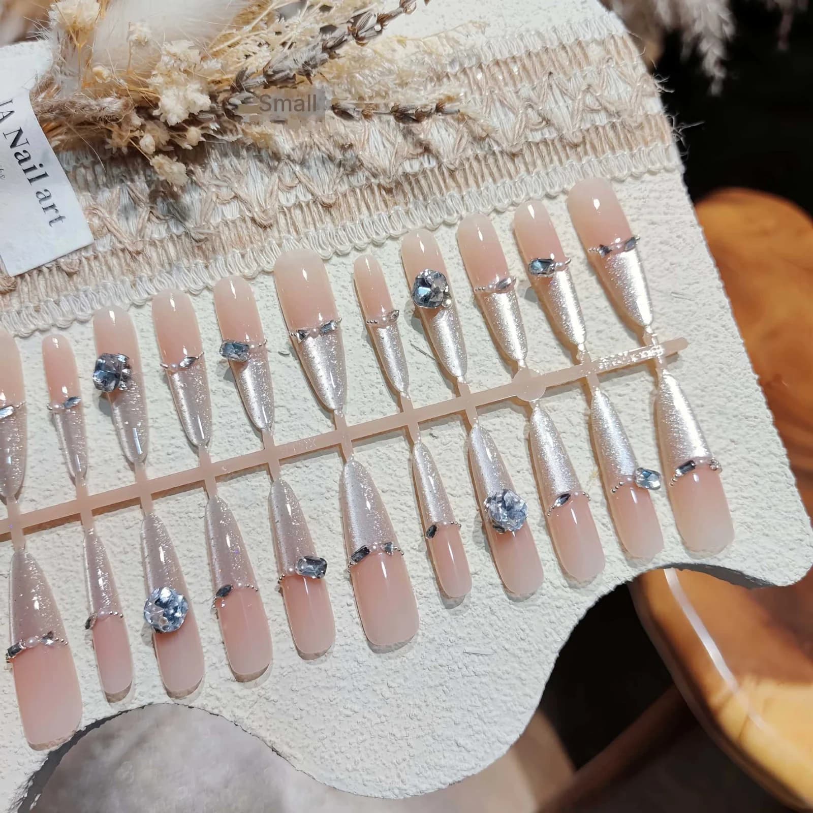 Perlemorsglinsende rhinestone press-on negler kattøye glitter manikyrsett