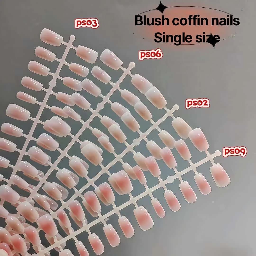 Press-on negler blush-design 30 stk kort medium kisteform