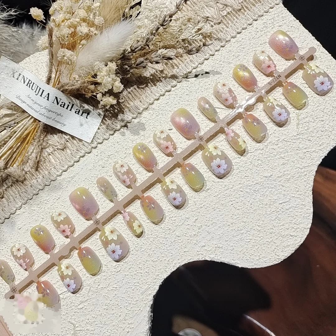 Blomstermønster katteøye press-on negler, kort ballerinaform
