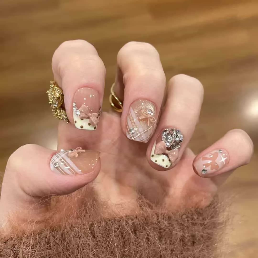 Creamy Lily French Tip Kunstnegler Kattøye Kort Coffin 30 stk