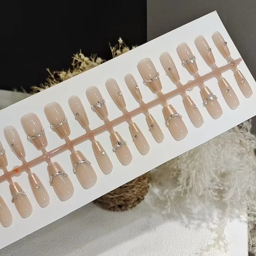 Falske negler med fransk spiss og rhinestones, 30 deler