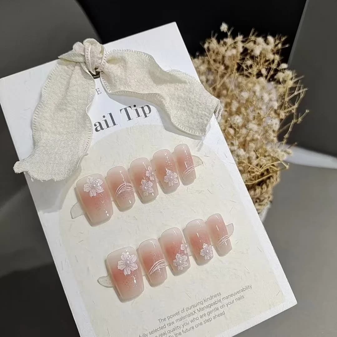 Håndmalte blomster kunstige negler kort kisteform blush design