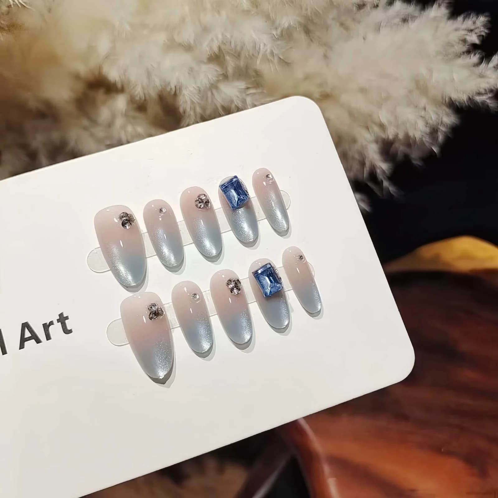 Isblå Cat Eye Trykk-på-negler med Glittergradient, Medium Oval