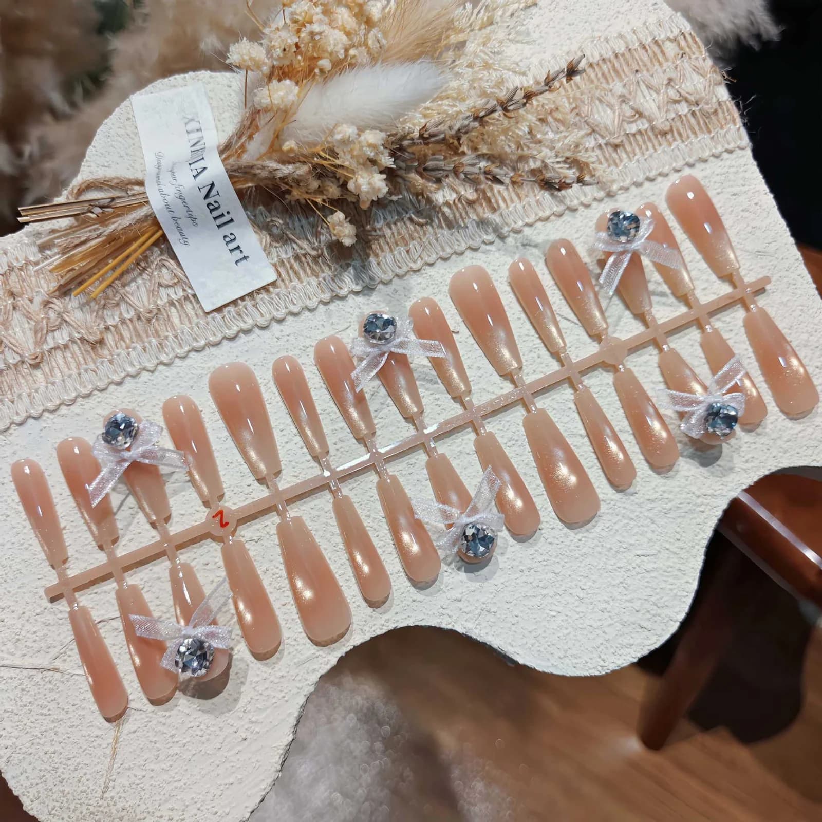 Jade-satin gull Cat Eye-pålimbare negler med sløyfe, søt og cool stil